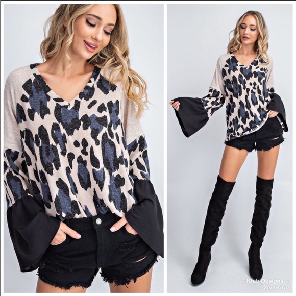 Tops - ❤️LAST 2! Leopard Print Bell Sleeve Knit Top!